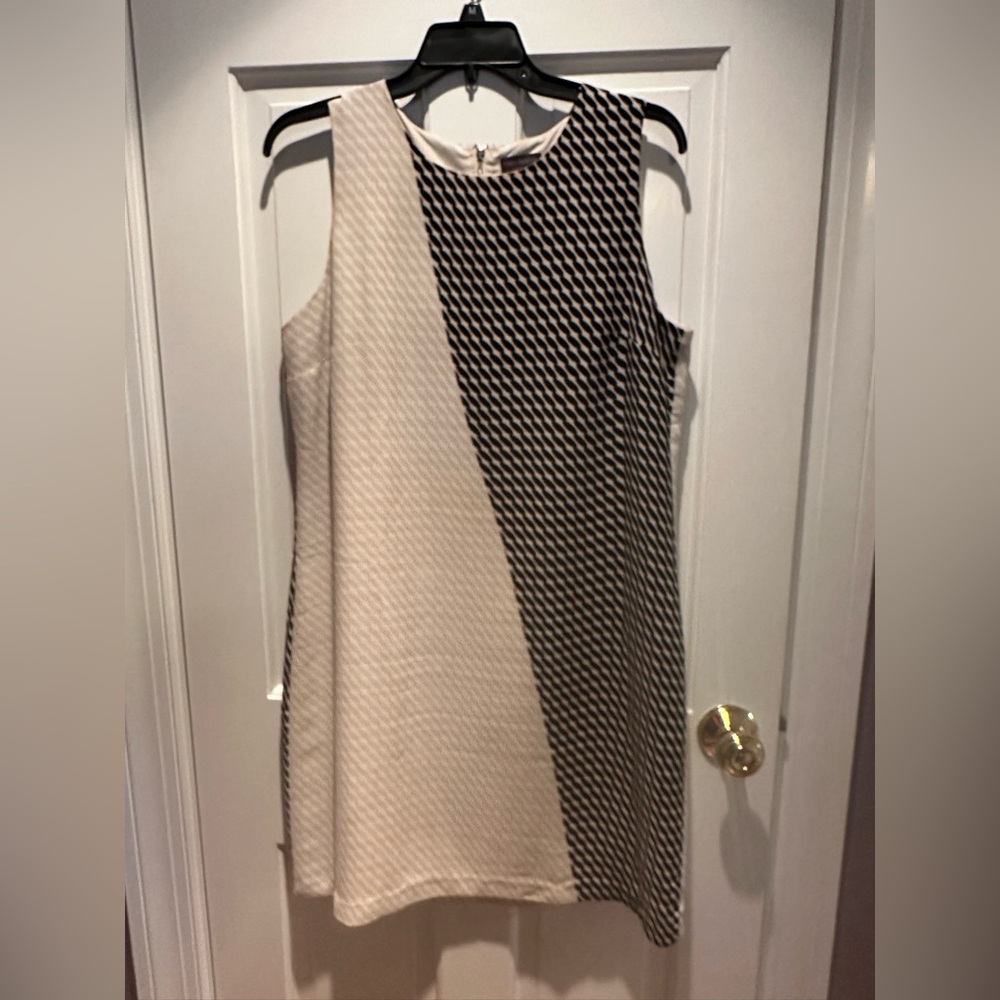 Vince Camuto Beige and Black Geometric Top